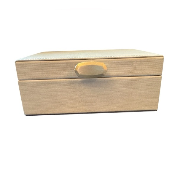 Kendra Scott Other - Kendra Scott Tan Jewelry Organizer with Modern Design
